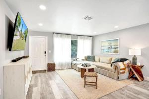Relaxing 3BR Home Yard 10 Min to Beach