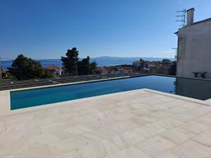 K9 Sea View Apartment with Pool & Parking, Polychrono