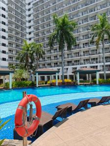 Shell Residences MOA - Josh staycation