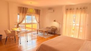 Oceanfront 2 bedrooms apartment with swimming pool & garage
