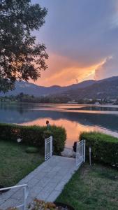 Casa Rossa al Lago - Apto grande primo piano