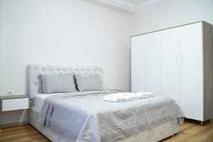 Corner Apartments 106