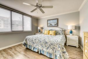 Modern Condo with Shared Pool and Hot Tub Lagoon View and Nearby Beach Access