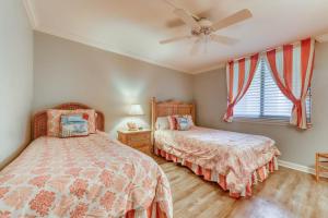 Modern Condo with Shared Pool and Hot Tub Lagoon View and Nearby Beach Access