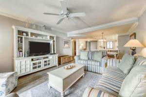 Modern Condo with Shared Pool and Hot Tub Lagoon View and Nearby Beach Access