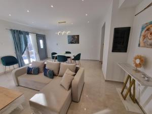 Armonia, 100m from the beach