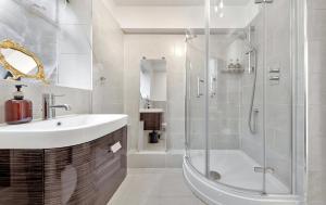 PANORAMIC Apartment with Terrace on HARRODS
