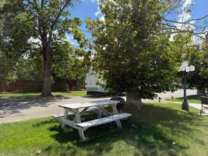 Big Pine Motel