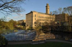 Peaceful Family Home Quiet Near Saltaire Village