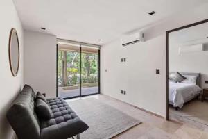 1st Flr Chic Jungle 1BR Priv Pool Steam & Gym