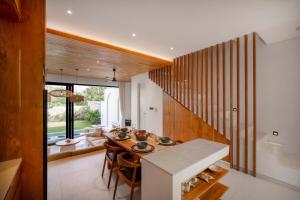 Six Palm 1 - 2BR Villa Rooftop Near Padang Beach, Uluwatu