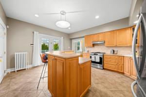 Spacious 5BR 3BA Character Home