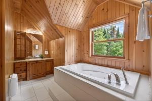 Fiddler Lake Resort - Moose 89
