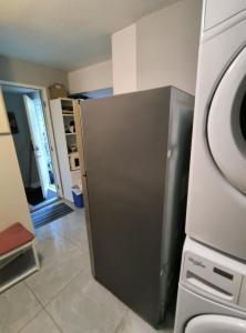 Surrey Guest Home Near 88 Avenue - Free Parking