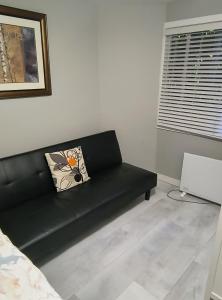 Surrey Guest Home Near 88 Avenue - Free Parking