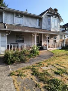 Surrey Guest Home Near 88 Avenue - Free Parking
