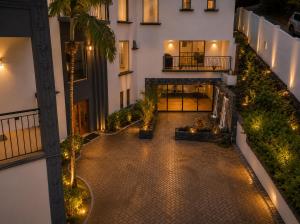 Exclusive Retreats Newest Beachfront Estate w Staff, Breakfast & Chef Available