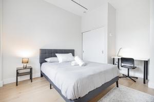 Modern 2 BR Apartment with private indoor parking