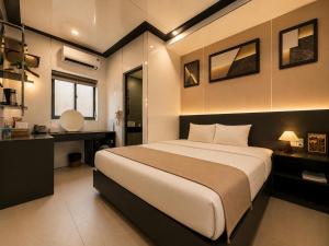 Golden Lunar Hotel - Bui Vien Walking Street, District 1