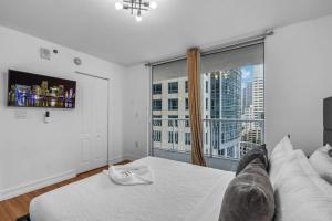 Stunning Bay View 3BR wtih Pool, Gym and Brickell