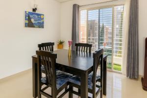 NK Homes - Serviced Apartments with Kitchen, Smart TV and WiFi
