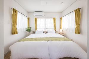 Retro-style coffee house and guesthouse-3 floors-Entire building available for rent-suitable for 9 people-Parking available-pets allowed-Mahjong