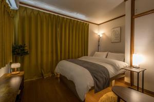 Retro-style coffee house and guesthouse-3 floors-Entire building available for rent-suitable for 9 people-Parking available-pets allowed-Mahjong