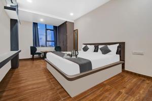Super Townhouse OAK Hotel Rudra