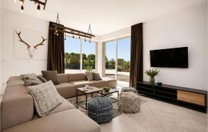 Lovely Home In Zerava