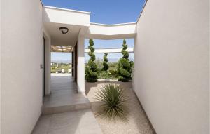 Amazing Home In Zerava