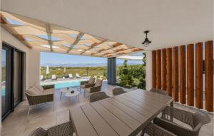 Amazing Home In Zerava
