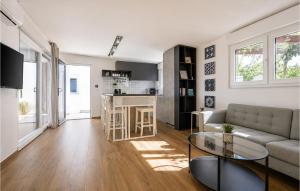 Amazing Home In Zerava