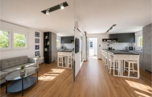 Amazing Home In Zerava
