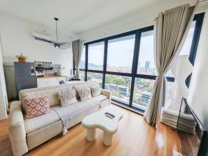 158B Stylish city center infinity pool unbeatable night view near to attractions, food, family friendly