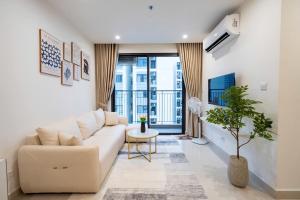 Luxury 2BR at Vinhomes Central Park