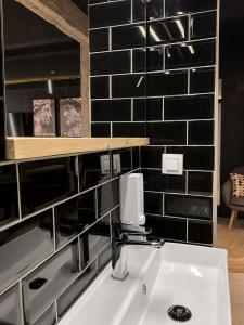Chic Athens Suite Modern & Central
