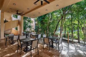 Chic Jungle 1BR Balcony Priv Pool Steam & Gym