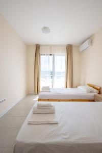 Spacious 3BD flat with PARKING and SEA VIEW by Flat Mаnаger