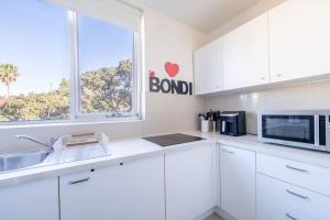 Bondi Studio Steps from Beach with Full Kitchen
