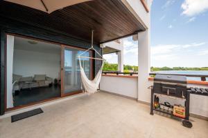 Spacious 3BD flat with PARKING and SEA VIEW by Flat Mаnаger