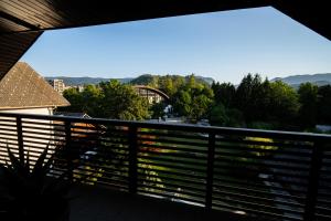 Maxis - Penthouse with Castle view
