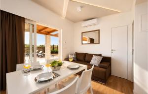 Stunning Home In Zerava