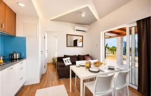 Stunning Home In Zerava