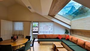 central sky-penthouse with iconic matterhorn view