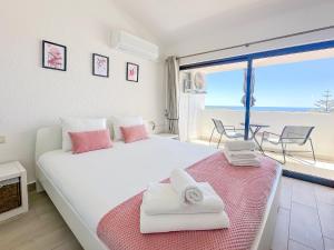 BnB Homes Lili Seaview Residence with 2 bedrooms, 4 Terraces, 2 Pools & parking