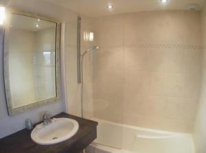 Gites "Bord de Mer" PMR ou "Arromanches" 2 chambres en FRONT DE MER à Asnelles , 3km dArromanches, 10km de Bayeux