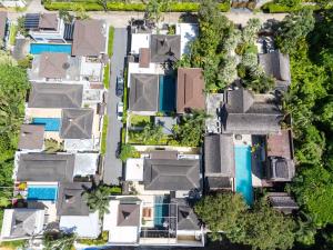 Bangtao 6-Bedroom Tropical Resort Villa with Private Pool ideal for groups and families