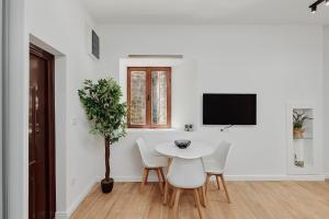 Modern Studio Old Town by MN Property