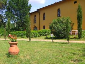 Restful Farmhouse near Forest in Vinci with Pool