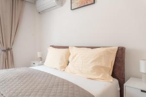 Nora Apartments